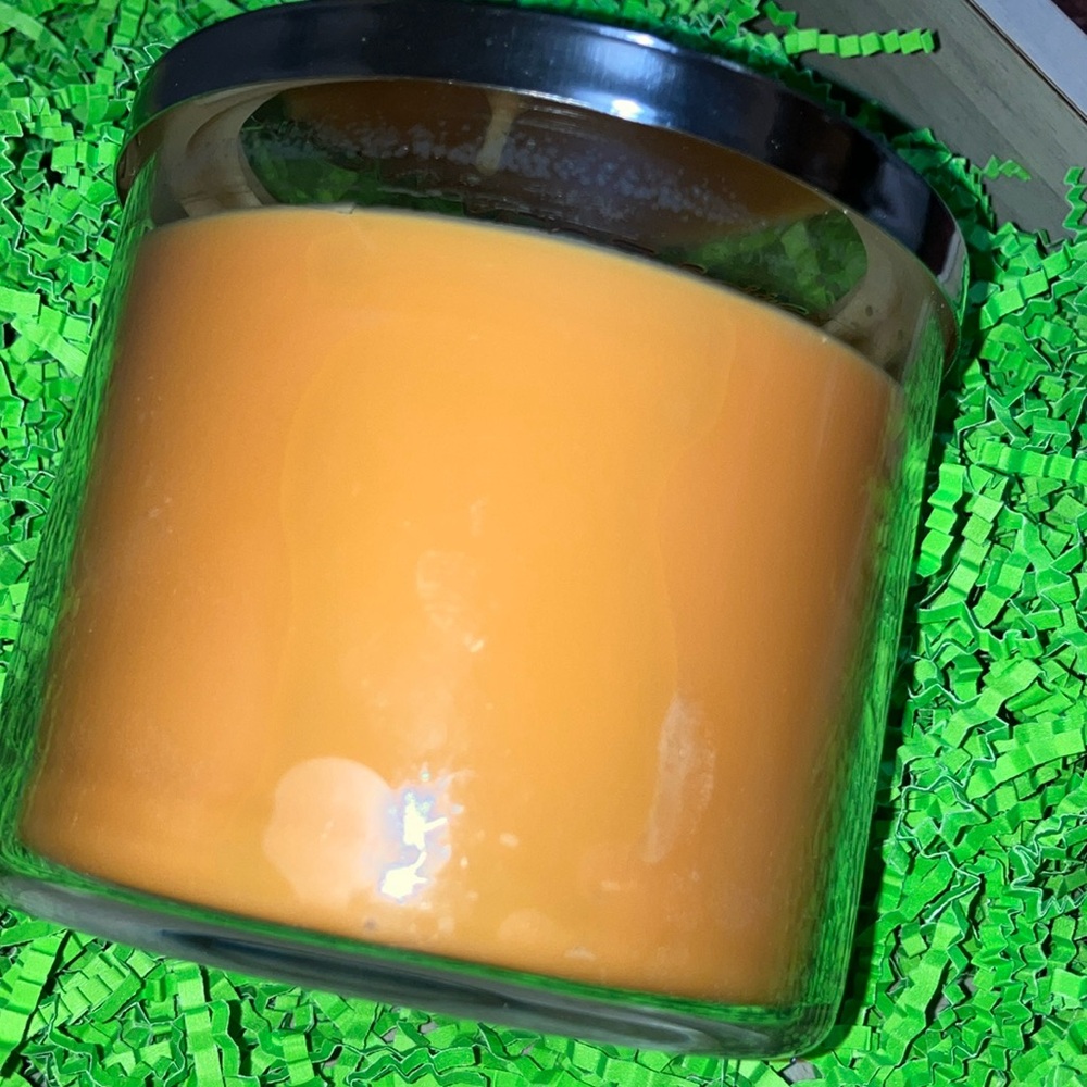 Bath & Body Works Vintage Memories Candle - Brown - Picture 4 of 5